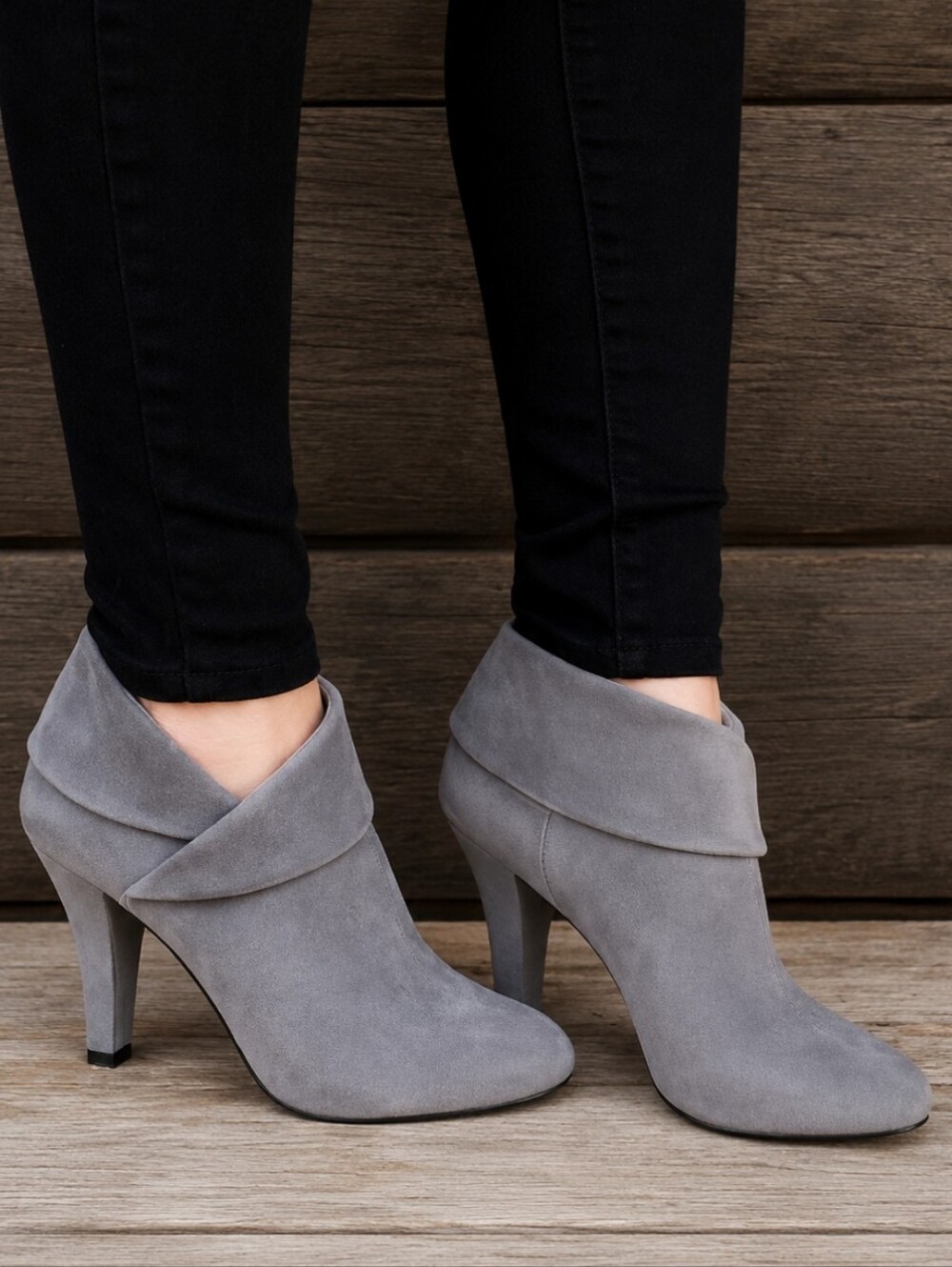 Enzo Angiolini Rachey 90s Minimalist Revival Gray Suede Heeled Bootie 8.5M